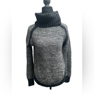 Lululemon Athletica Sweater Cowl Neck 100% Merino Wool Size 6